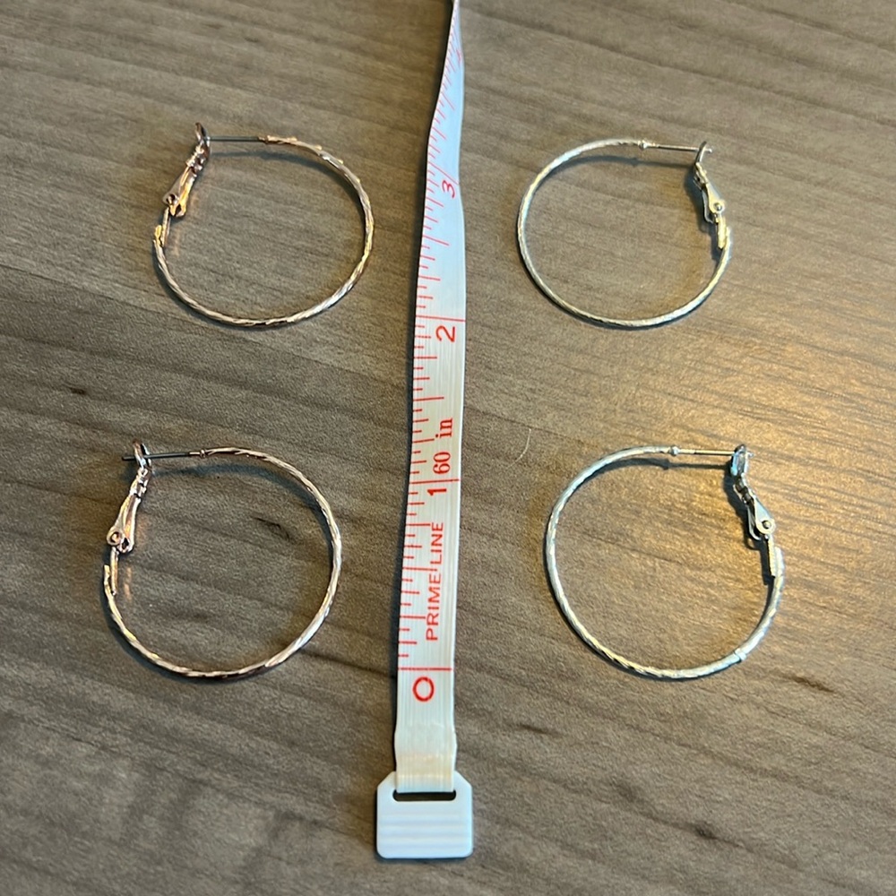 Hoop earrings (2 pairs)